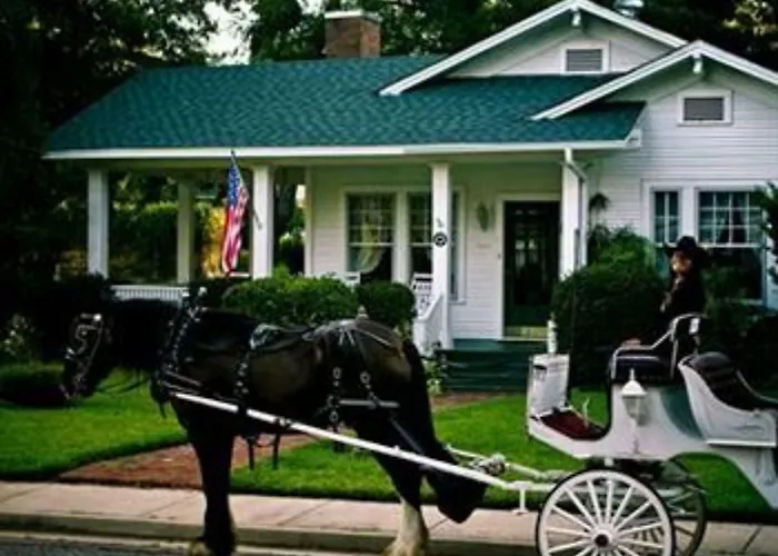 The Carriage House Bed & Breakfast Jefferson