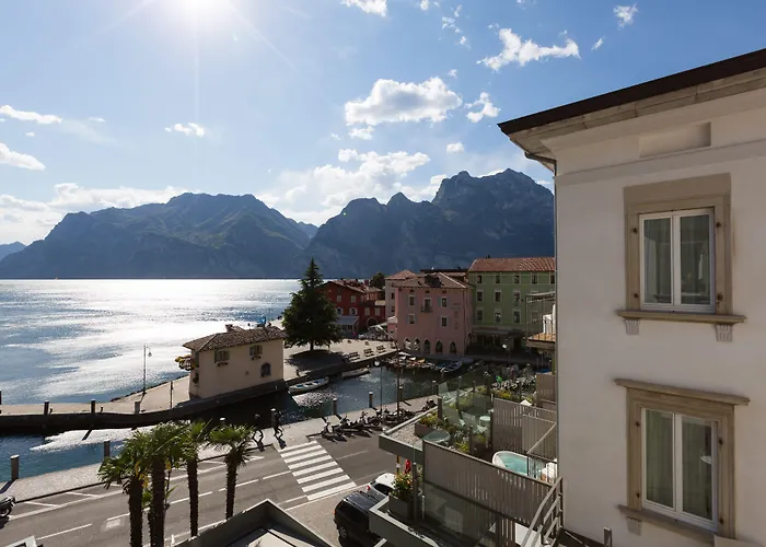 Hotel Lago Di Garda Nago