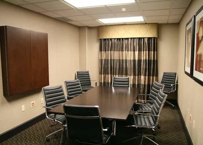 Hampton Inn & Suites Detroit/Airport Romulus
