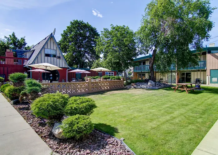Tiki Village Inn Vernon