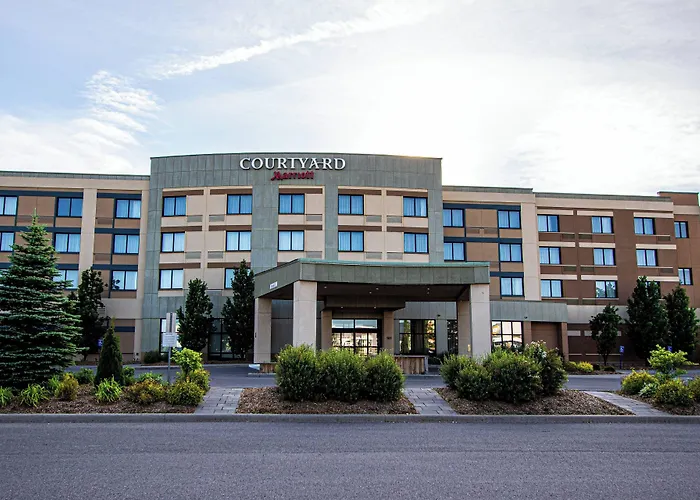 Courtyard By Marriott Kingston Highway 401 Hotel