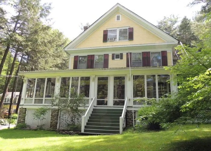 Brookview Manor Inn Canadensis
