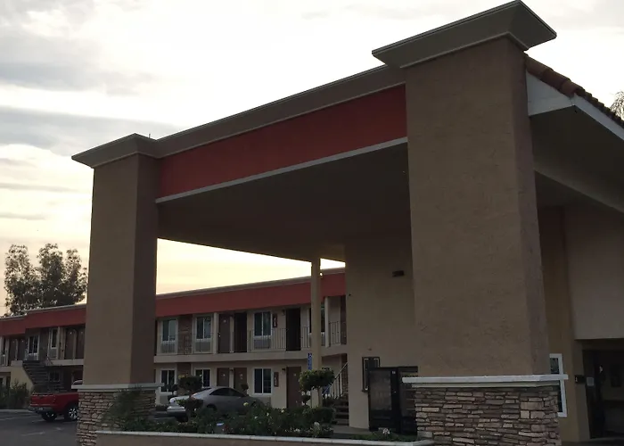 Ontario Inn & Suites Montclair