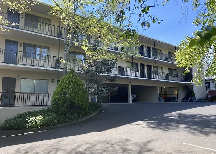 Grosvenor Court Apartments Hobart