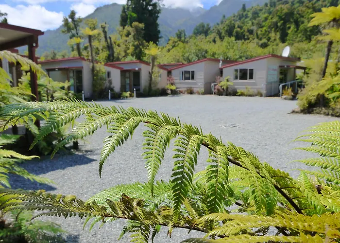 10 Cottages Franz Josef