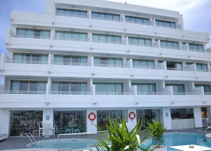Marina Playa (Adults Only) Aparthotel San Antonio 