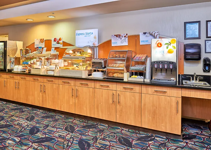 Holiday Inn Express&Suites El Paso Airport by IHG