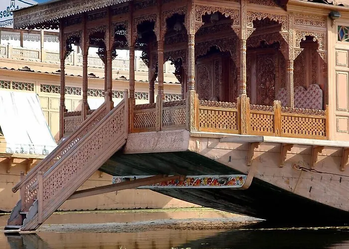 Welcomheritage Gurkha Houseboats Srinagar 