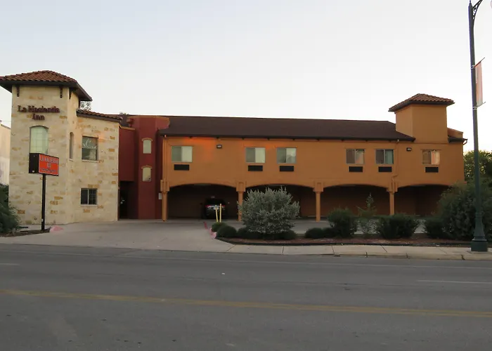 La Hacienda Inn near Alamodome&Riverwalk San Antonio