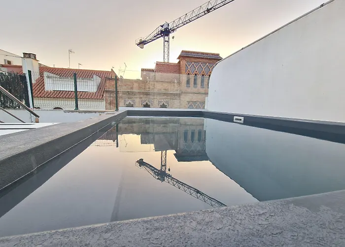 Hotel Y Apartamentos Dona Lola Seville
