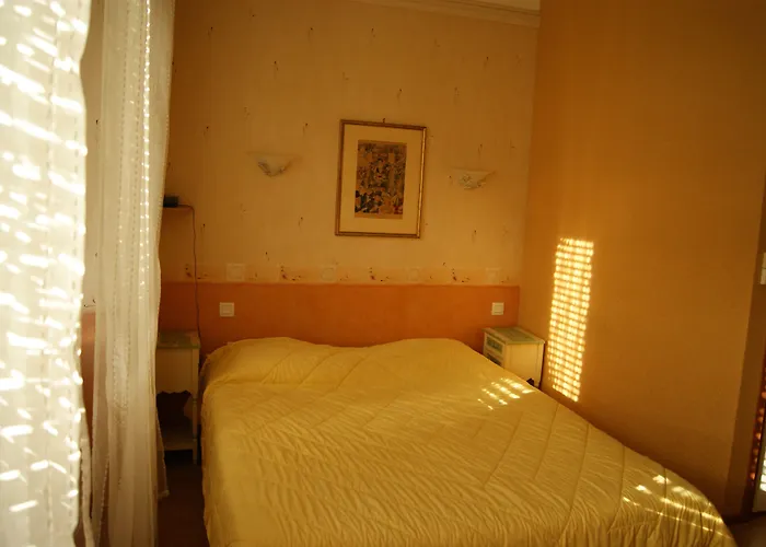 Hôtel Saint - Pierre Villedieu-les-Poêles
