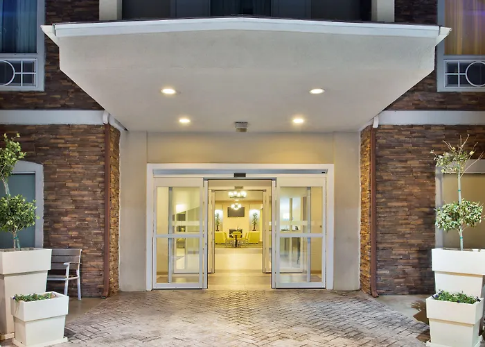 Holiday Inn Express Hotel & Suites Alvarado By Ihg