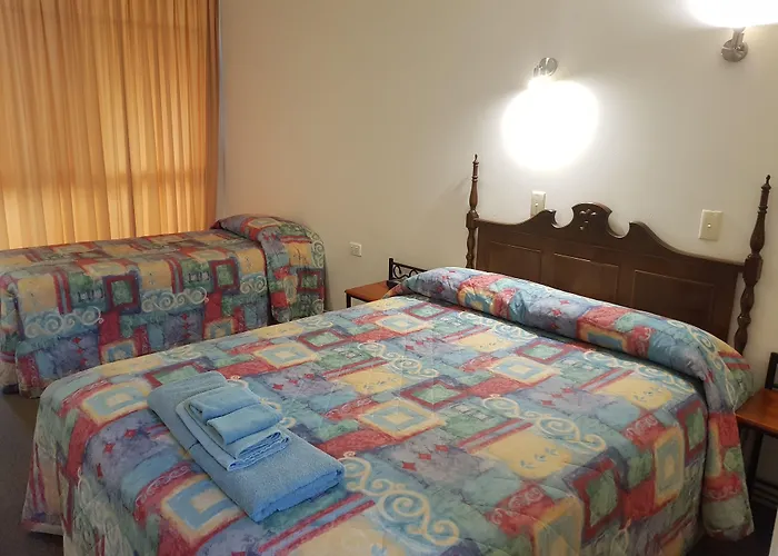 Cobb Inlander Motel Hay