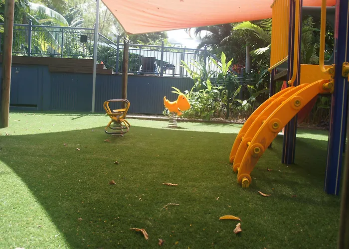 Oasis At Palm Cove Aparthotel