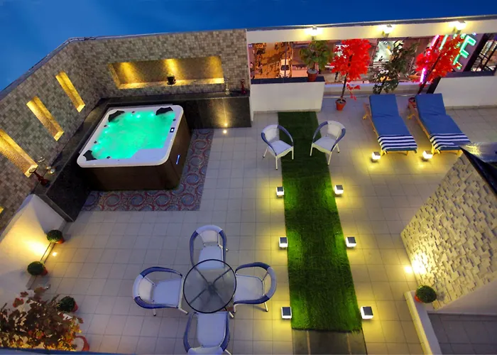 The Pearl Hotel New Delhi