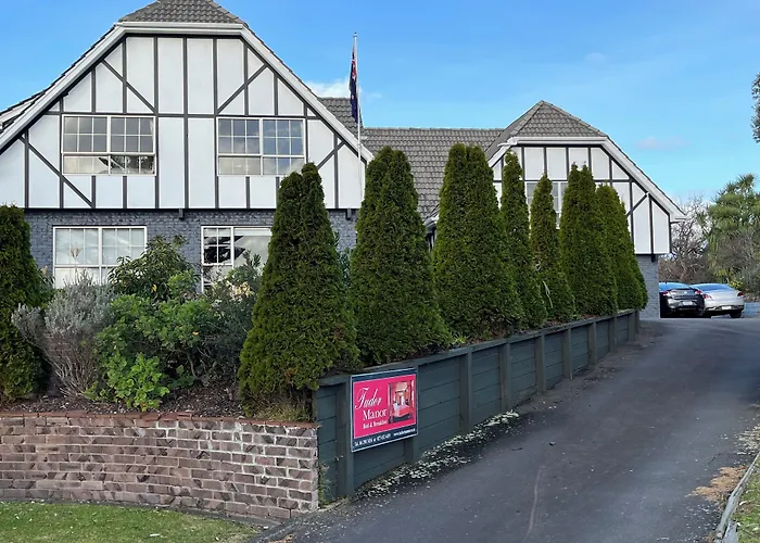 Tudor Manor Bed & Breakfast Paraparaumu