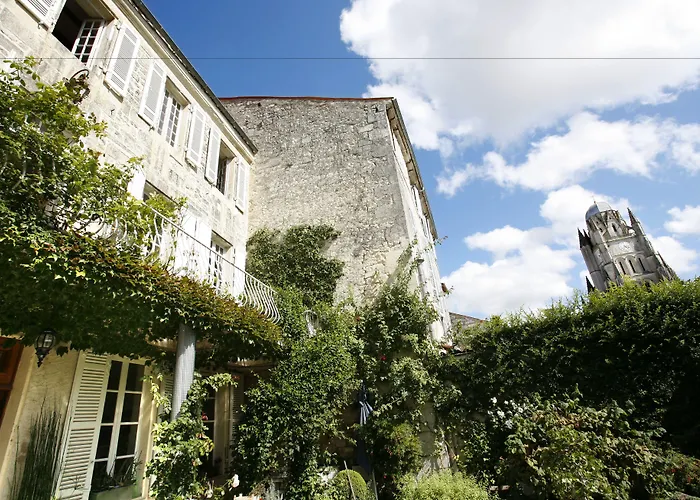 La Porte Rouge - The Red Door Inn Saintes
