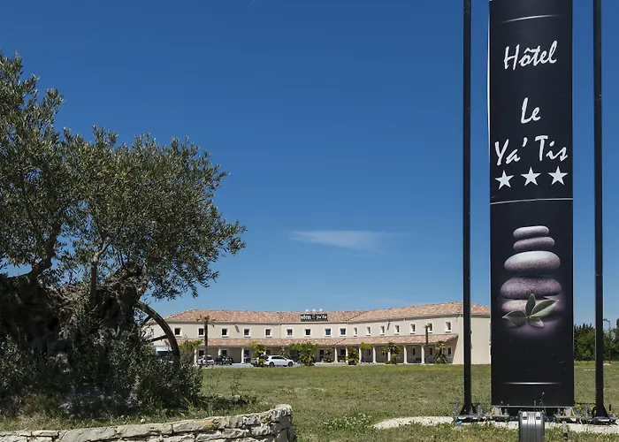 Le Ya'Tis Hotel Saint-Laurent-des-Arbres