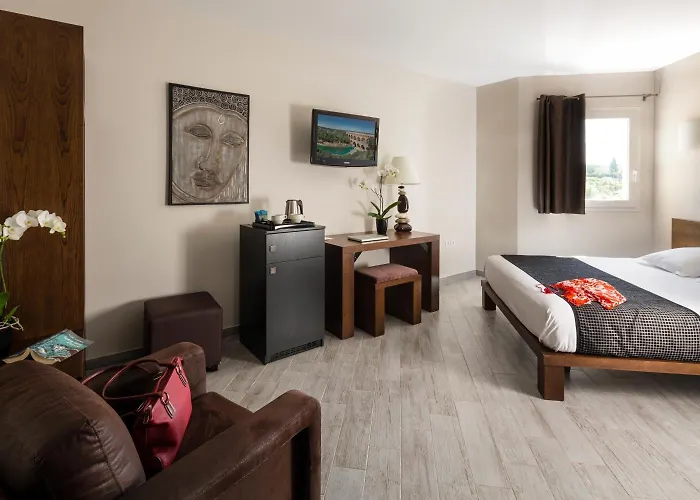 Le Ya'Tis Hotel Saint-Laurent-des-Arbres