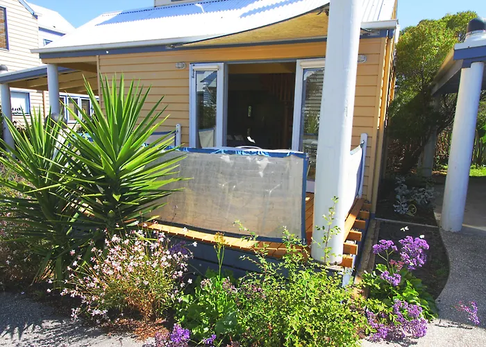 Rayville Boat Houses Apollo Bay