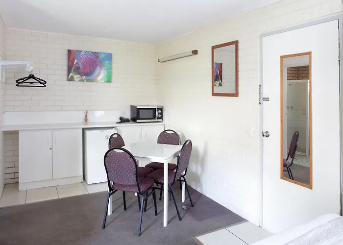 Twin Pines Motel Sunshine Coast