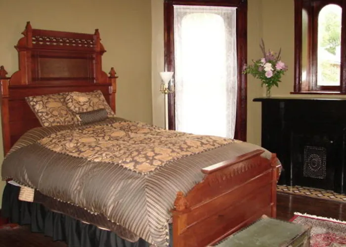Whiskey Mansion Bed & Breakfast Saint Joseph