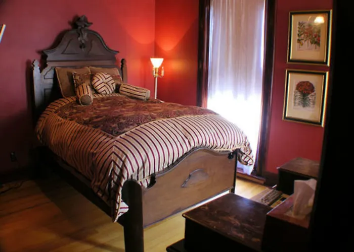 Whiskey Mansion Bed & Breakfast Saint Joseph