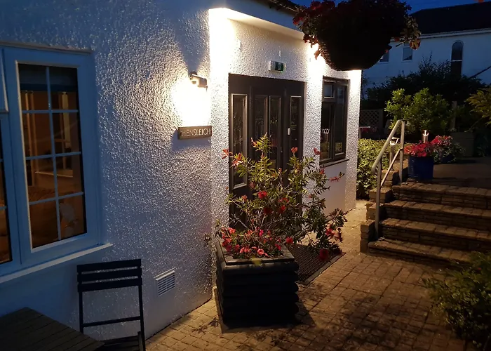Hensleigh House Bed & Breakfast Charmouth