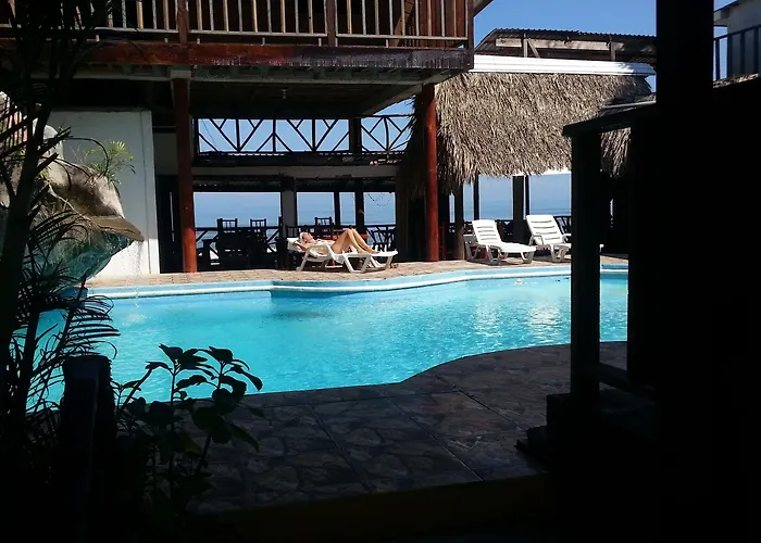La Delphina Bed And Breakfast Bar And Grill La Ceiba