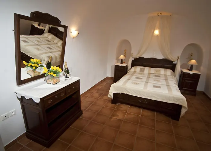 Delfini Villas Oia