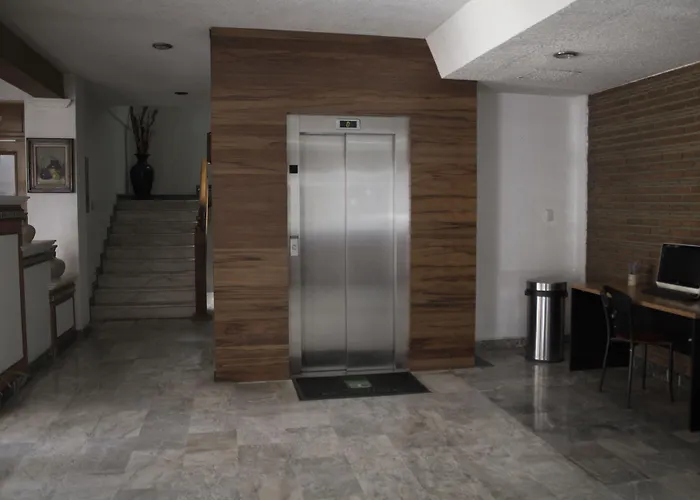 Estanza Hotel & Suites Morelia