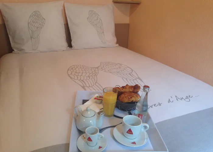 Hotel Au Cadran Bleu à Levallois-Perret