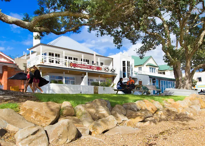 Commodores Lodge Russell