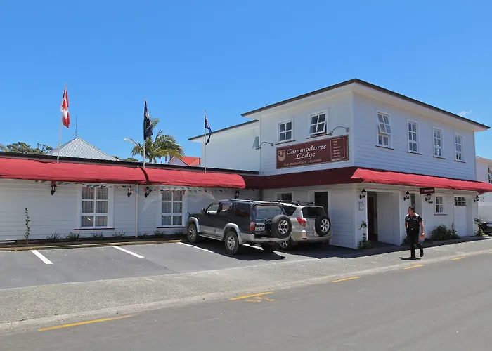 Commodores Lodge Russell