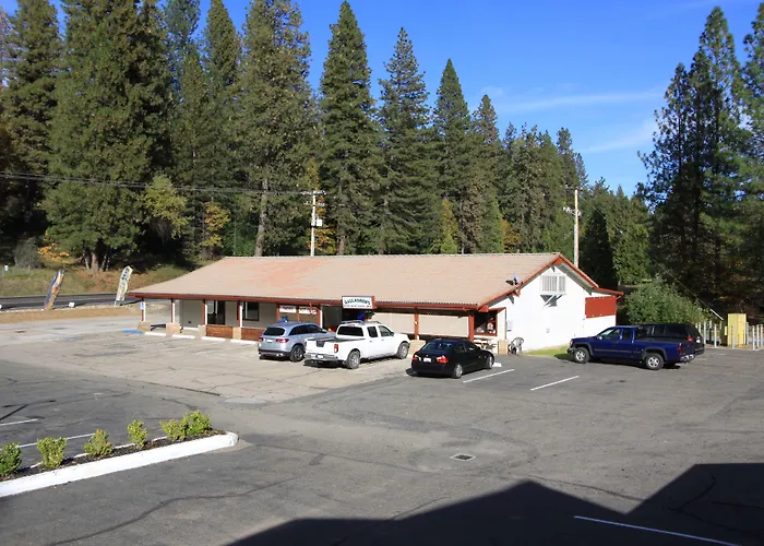 Pioneer Inn & Suites Volcano