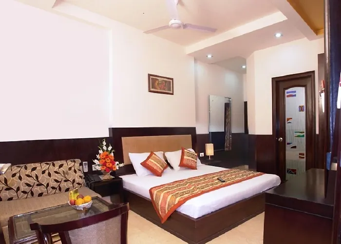Hotel Apra Deluxe New Delhi