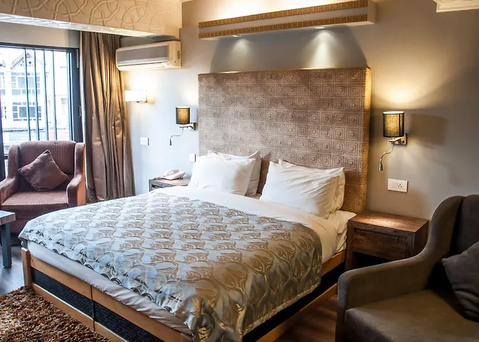 Hotel Ahdoos Srinagar 