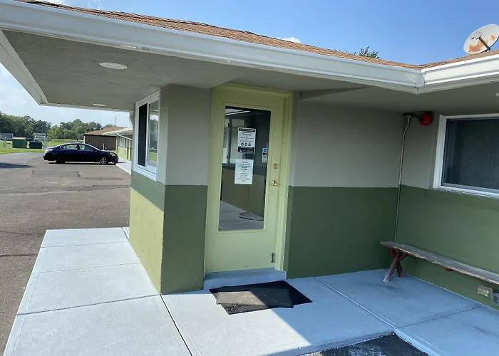 Red Carpet Inn & Suites Wrightstown