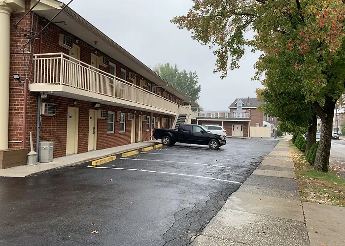 Red Carpet Inn - Norristown
