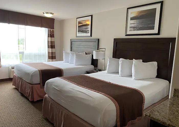 Ramada By Wyndham Creston Hotel