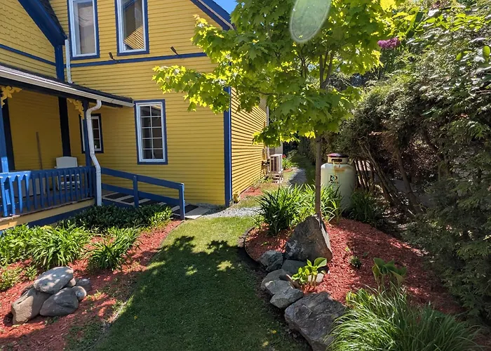 Au Saut Du Lit Bed & Breakfast Magog