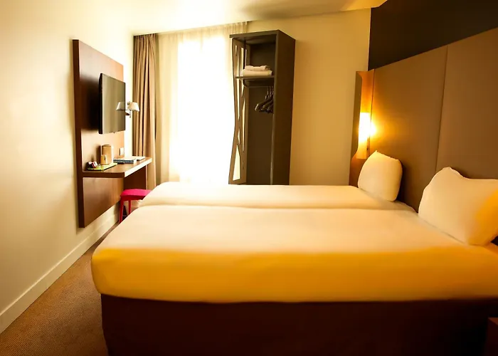 Campanile Paris - Clichy Centre Hotel