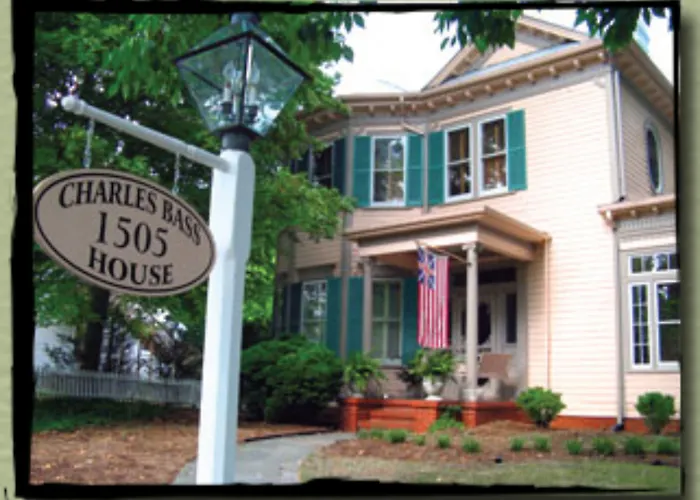 Charles Bass House Bed & Breakfast South Boston