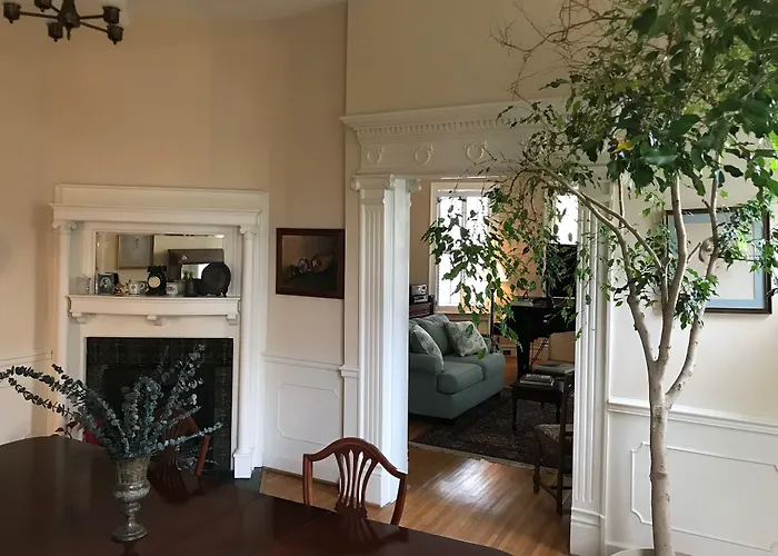 Charles Bass House Bed & Breakfast South Boston