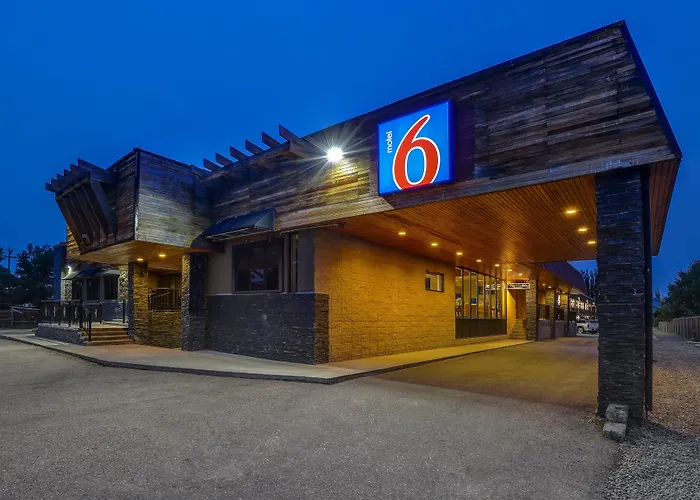 Motel 6 Brooks Ab