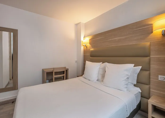 Hotel Luxor Issy-les-Moulineaux