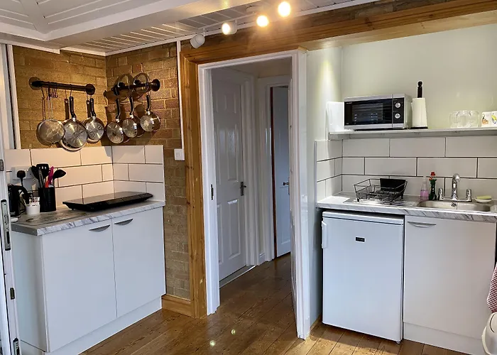 Fourwinds B&B March