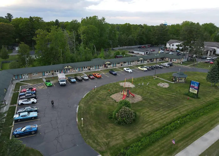 Crows Nest Inn Tawas Tawas City
