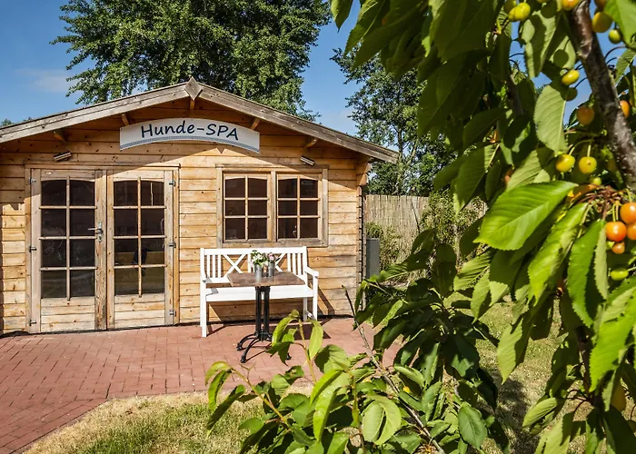 Hotel Pharisäerhof - DAS Hundehotel auf Nordstrand mit Restaurant und Café