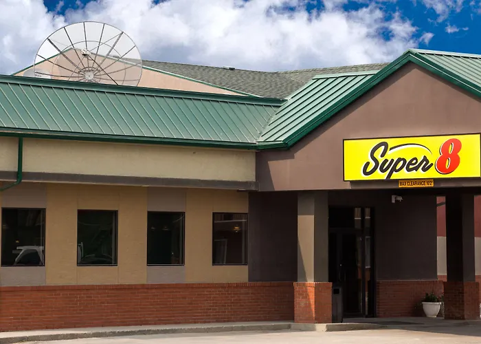 Super 8 By Wyndham Fox Creek Hotel